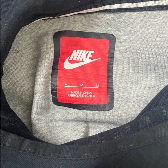 Women’s Nike Tech Fleece
Funnel Hoodie Pullover Sweatshirt Gray & Black Size M - Picture 2 of 10